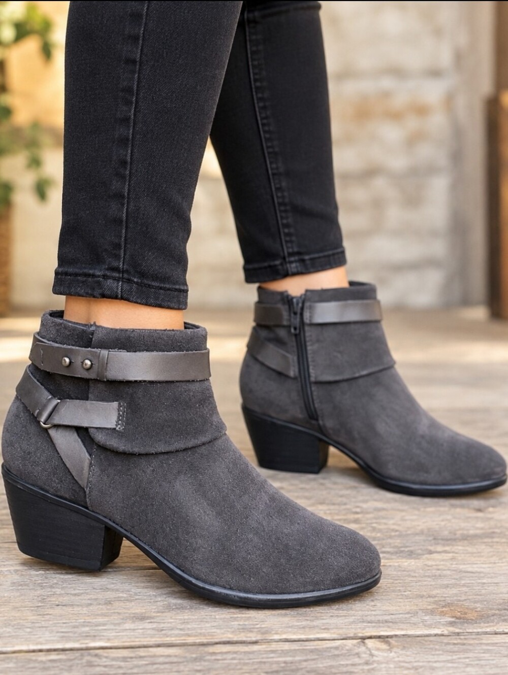 Clarks Artisan Gelata Freeza Y2K Western Boho Suede Harness Comfort Bootie 9M